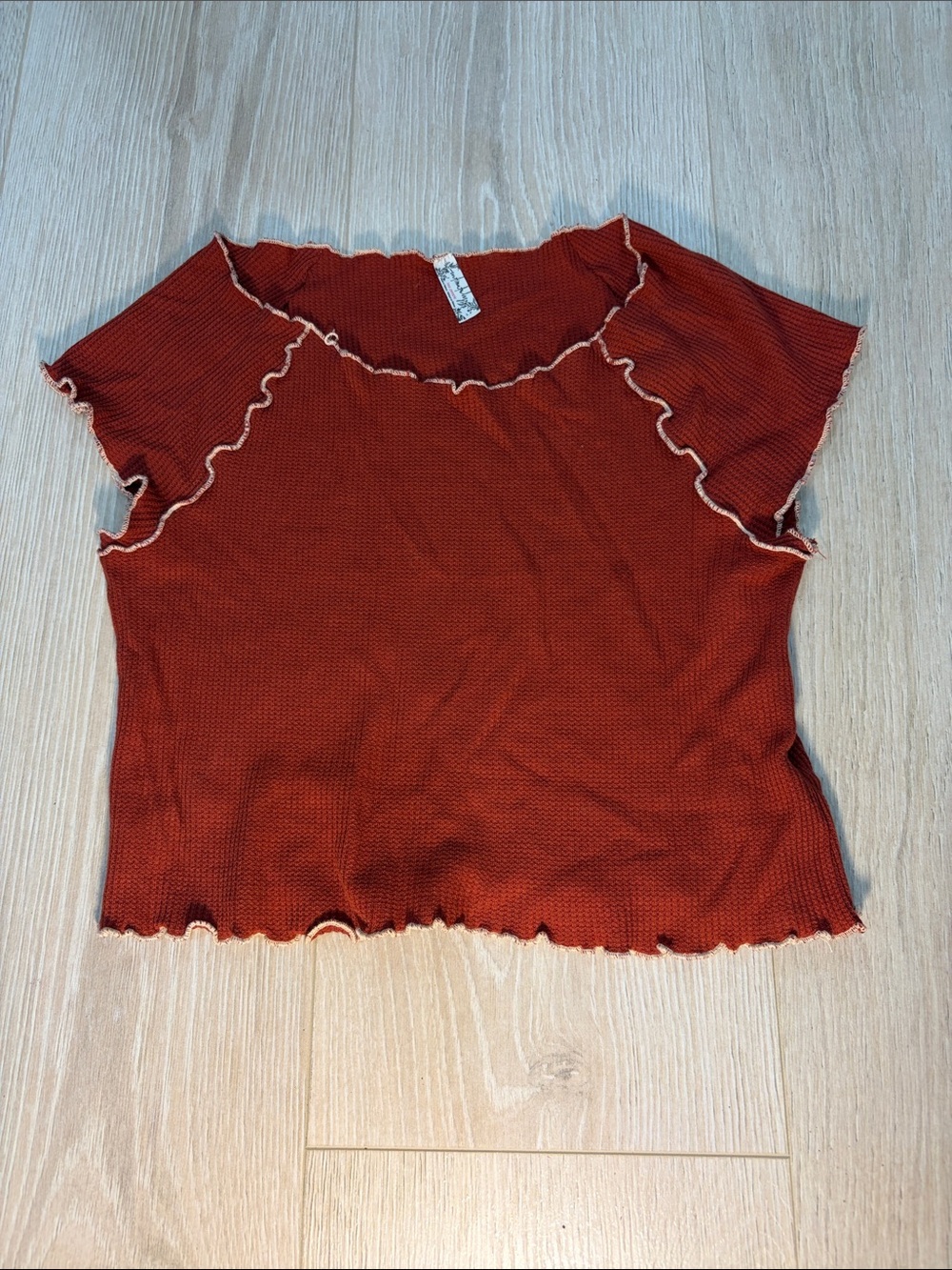 Rust Contrast-Trim Ribbed Lettuce-Edge Crop Top